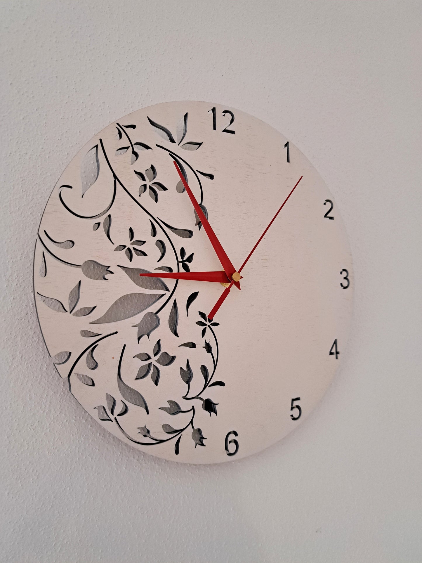 Wanduhr im edlen und modernen Design